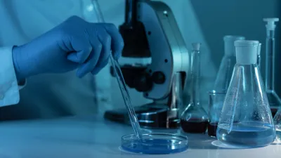 Close-up-researcher-working-laboratory Duży